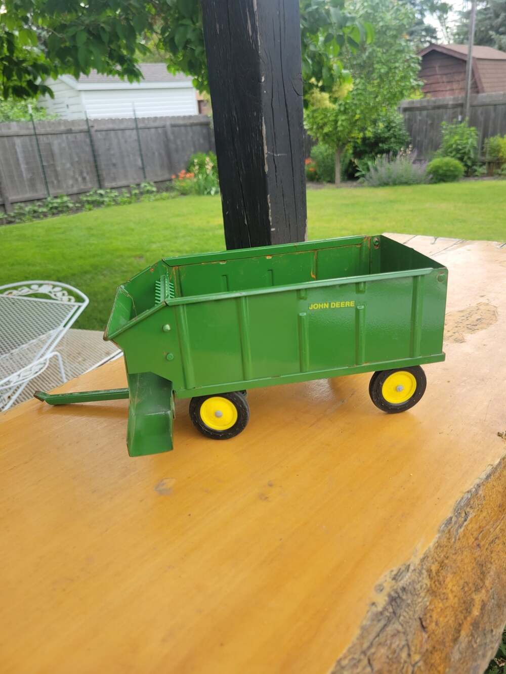 Vintage Ertl John Deere 533 Forage Chuck Wagon 1:16 Scale Diecast Farm Toy